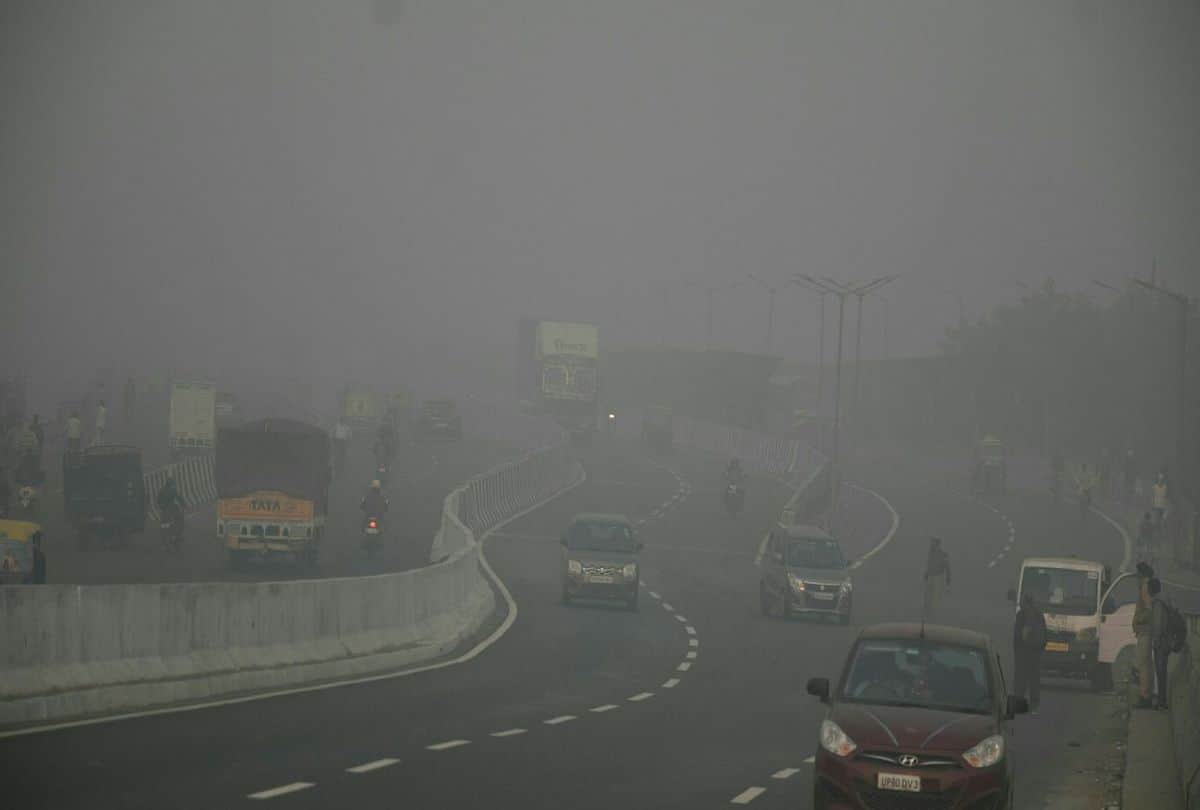 Agra air pollution level Increased In Awas Vikas And Dayalbagh Smog In City