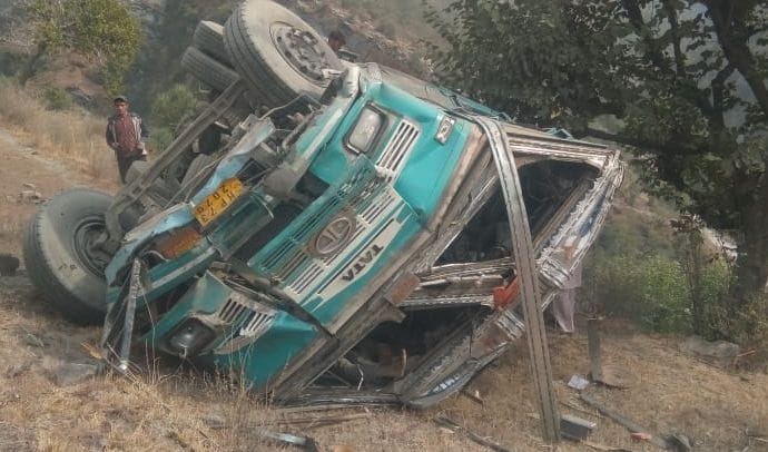 truck accident one died in kuddi nakroade chamba