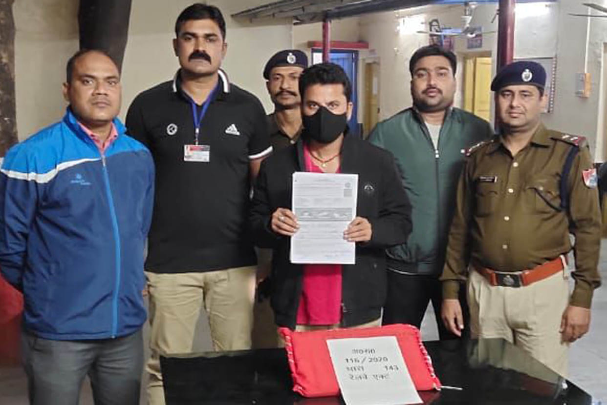 The wires of fake railway ticket business are connected to Gujarat