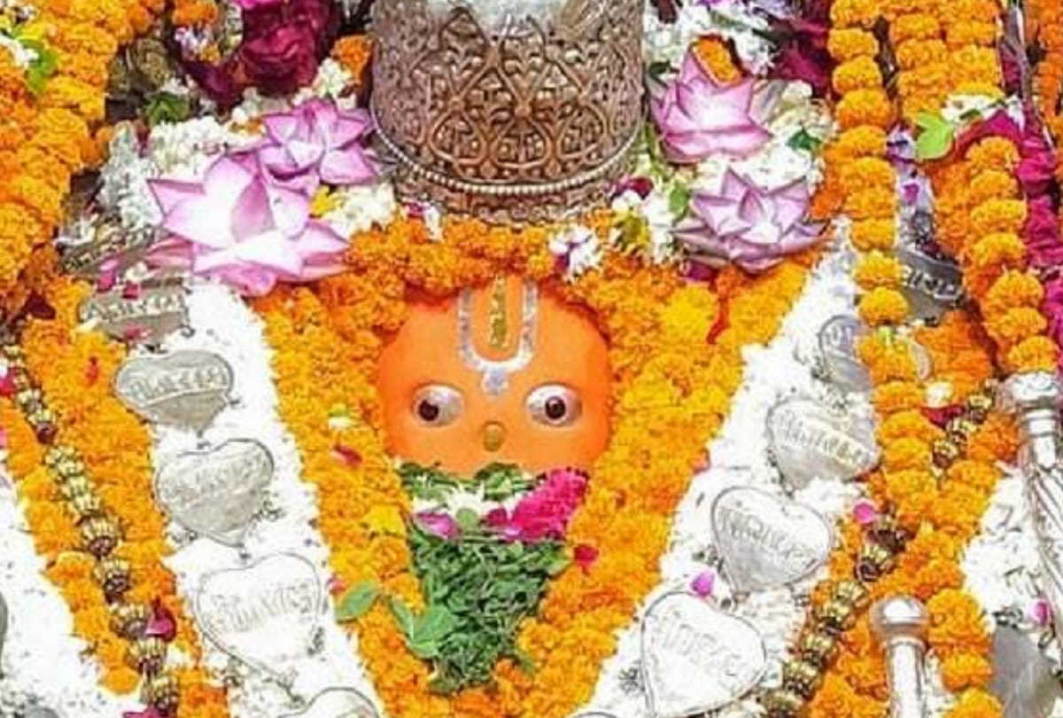 Hanuman ji's gorgeous makeup is done once a year in Ayodhya with jewelery coming out of the vault