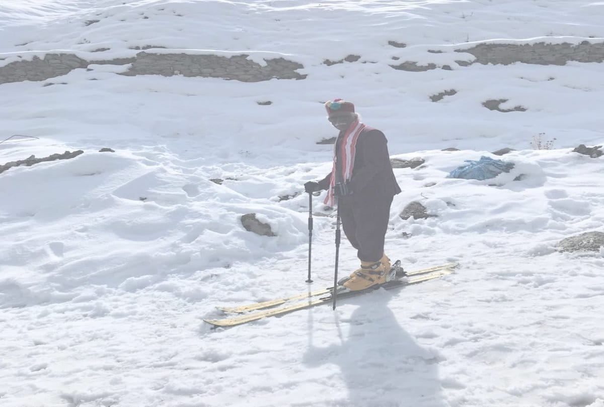 Governor Bandaru Dattatreya did skiing in Atal Tunnel's North Portal