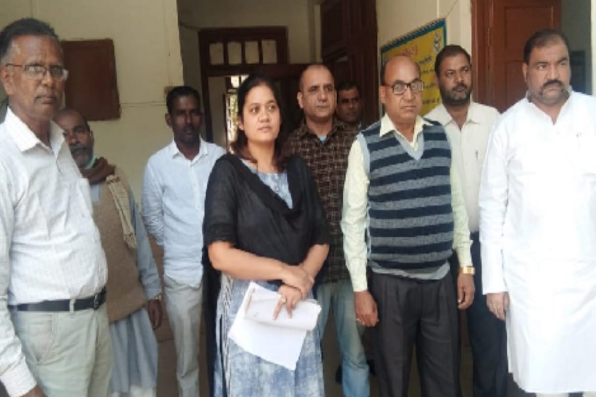 Fury over indecency from Gram Panchayat Secretary in bijnor