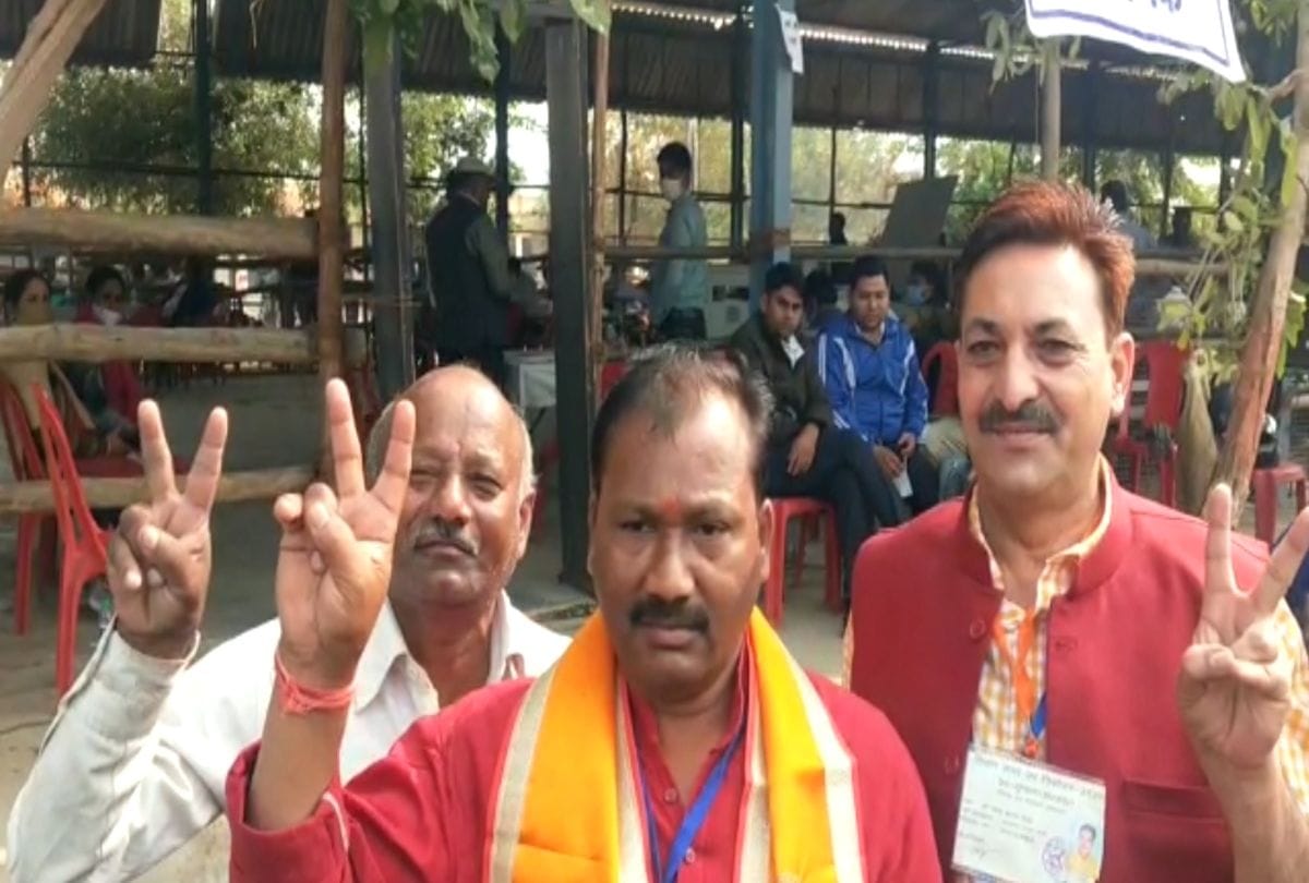 UP By-Election Result 2020 BJP workers celebrating victory in tundla
