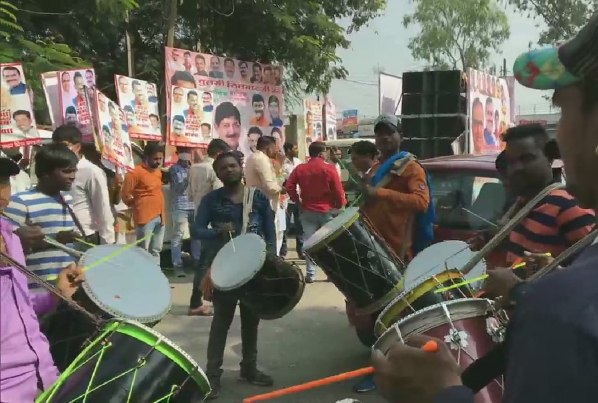 Bihar Assembly And By Election Results 2020 : BJP Workers Celebrated Outside Party Office Indore To Patna, Play Dholak And Gulal