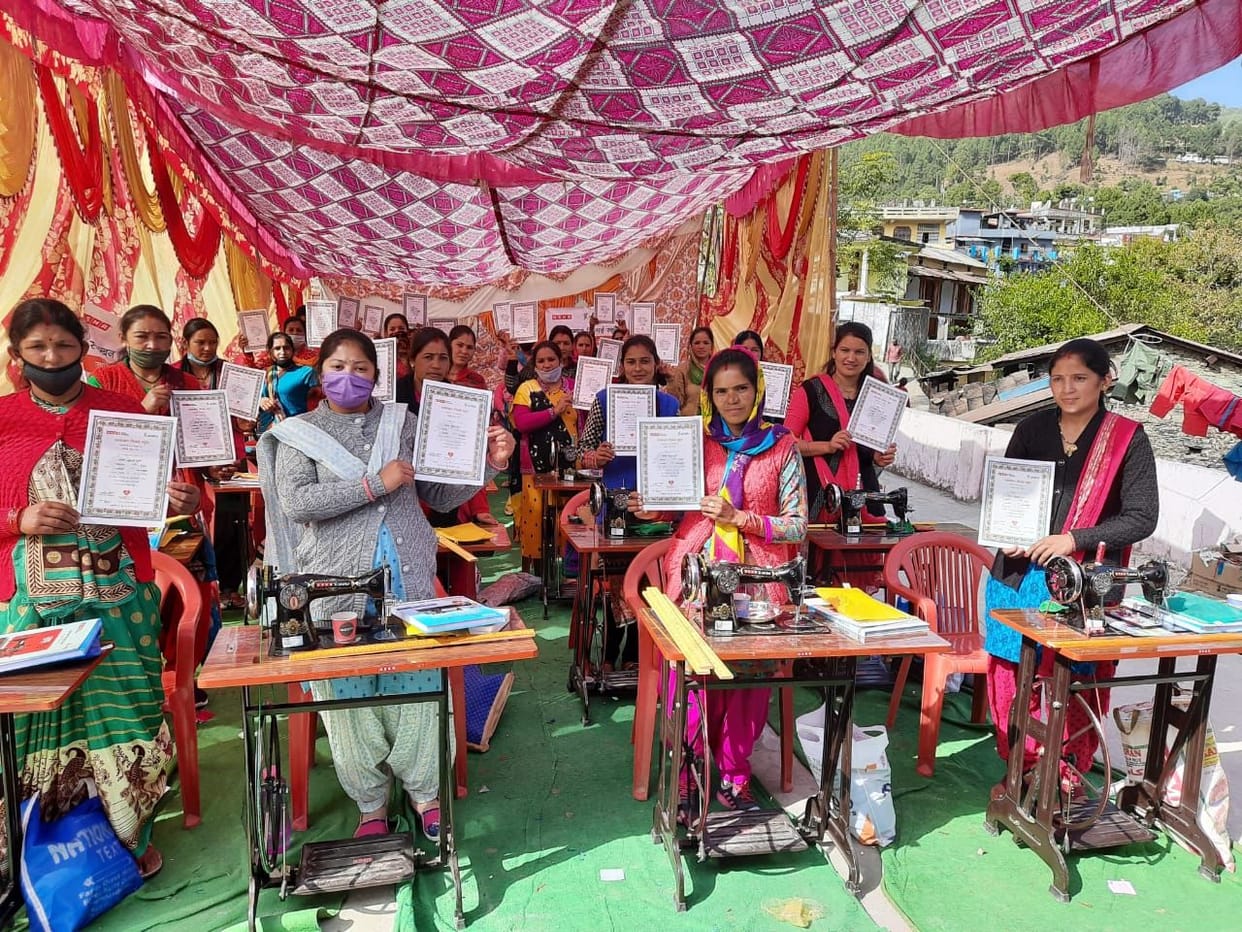 25 women sewing machines