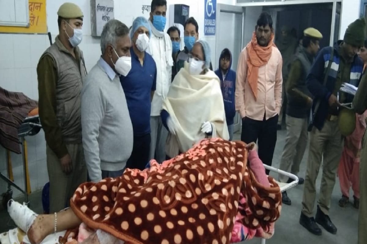 Baghpat News in Hindi: big accident on eastern peripheral expressway and 28 passengers injured