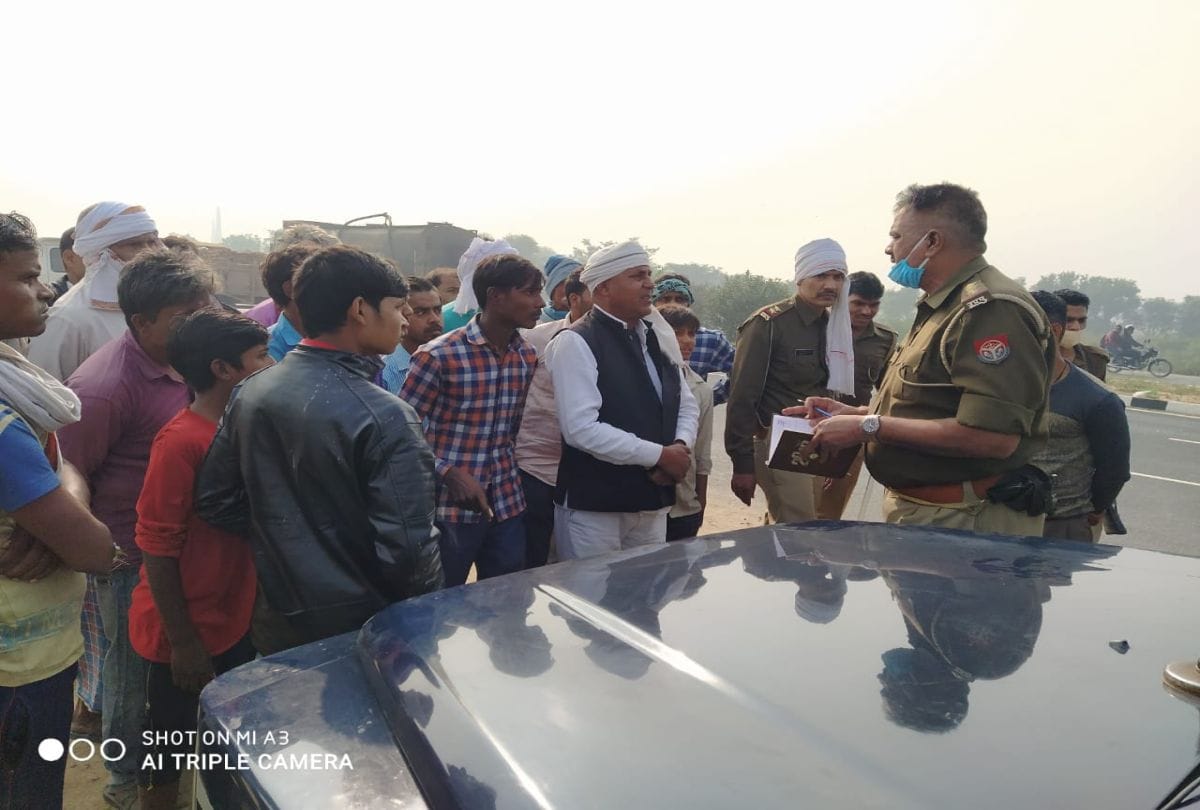 Man Murdered Dead Body Found Near Firozabad Agra Highway Crime News