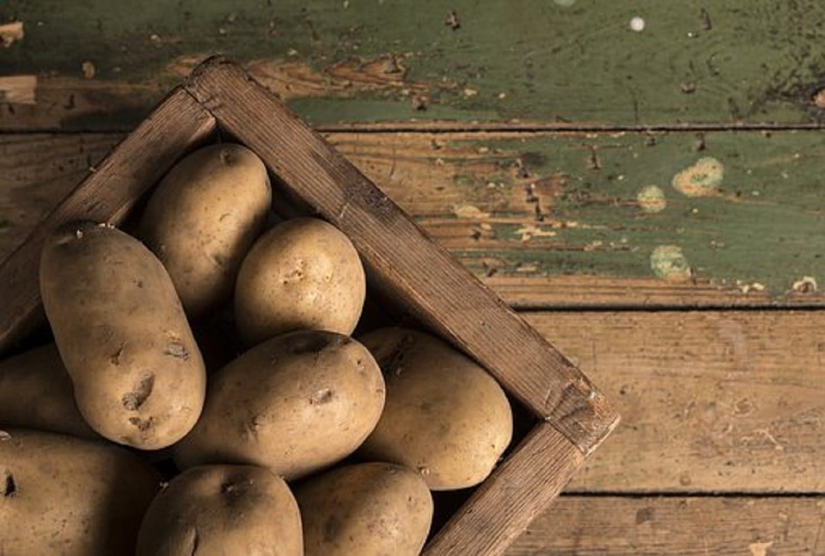 get flawless skin with potato juice