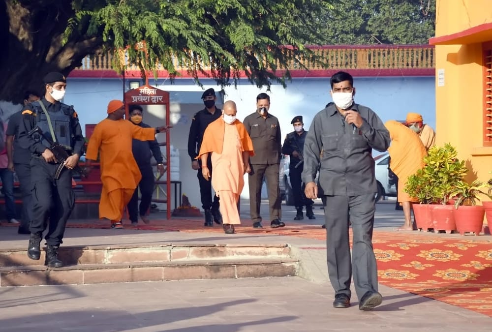 PM Modi visit varanasi on Dev Deepawali: CM Yogi arrives in Kashi to receive PM