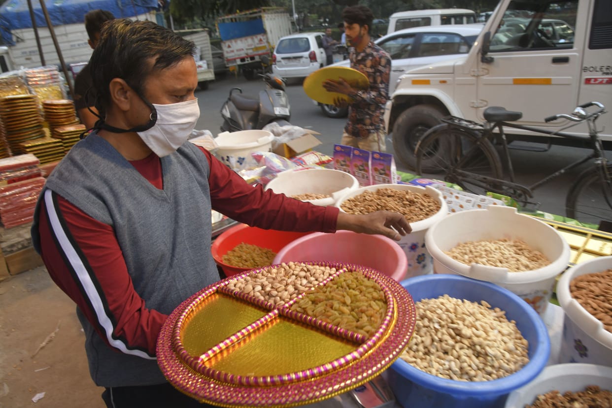 Diwali festival, prices of dry fruits fall, yet buyer less