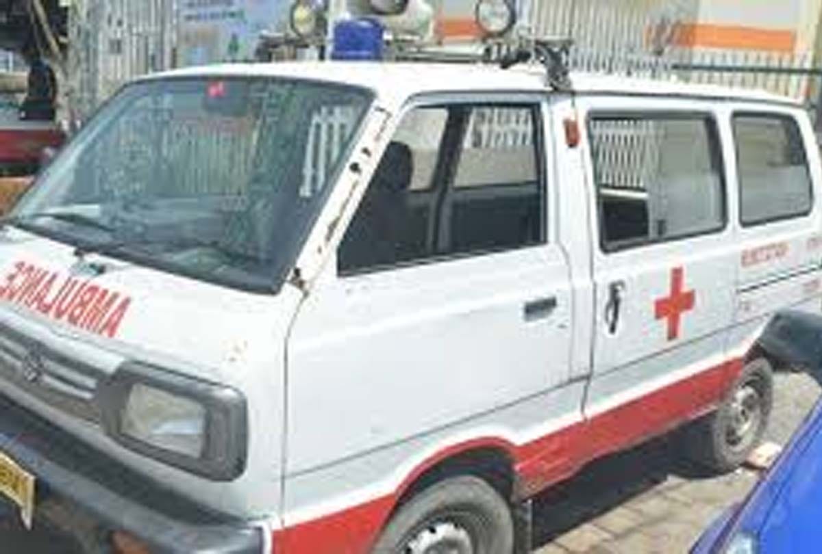 Ambulance stuck in jam in Etawah