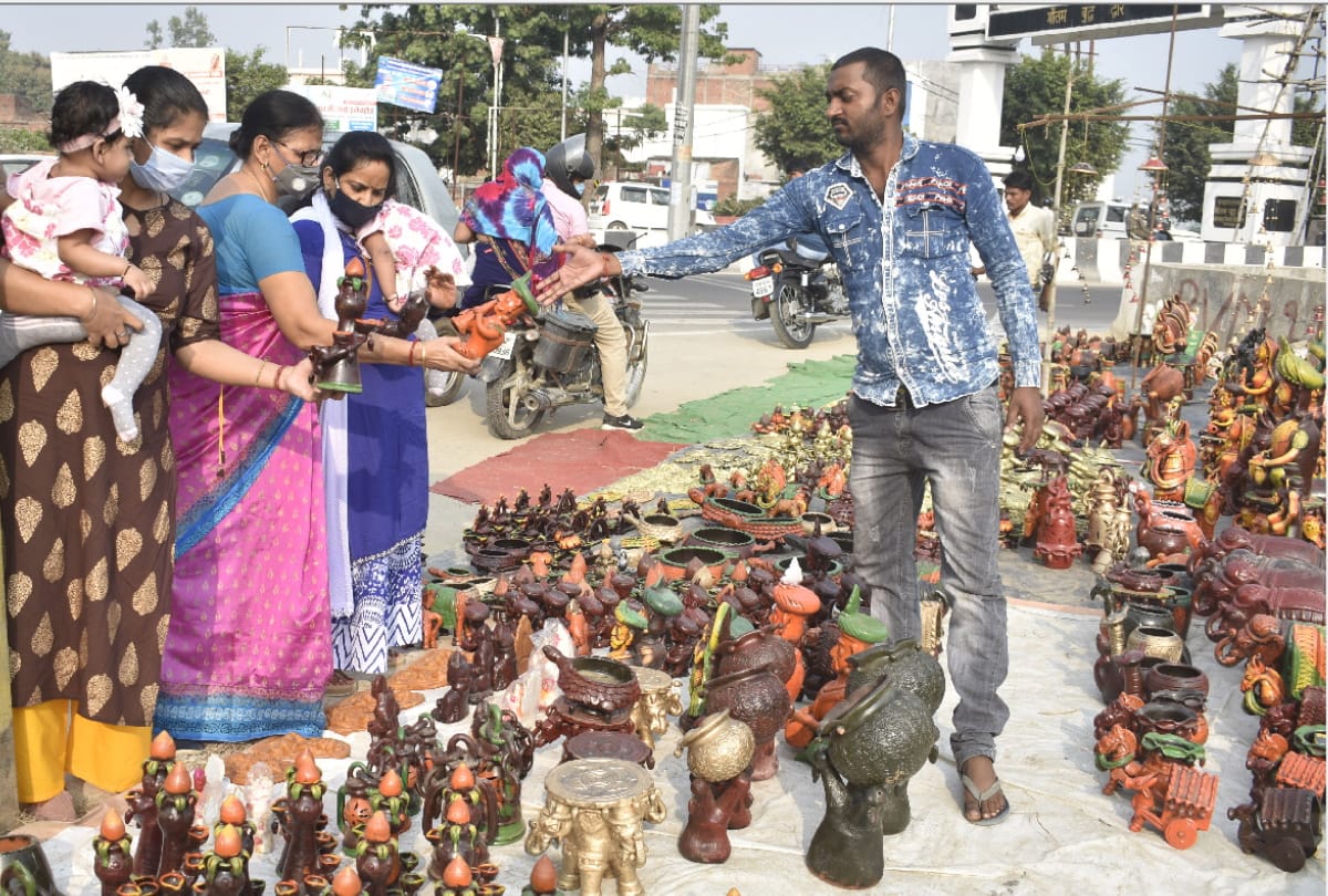 Terracotta lamps and decorations exhibition on Diwali at gorakhpur