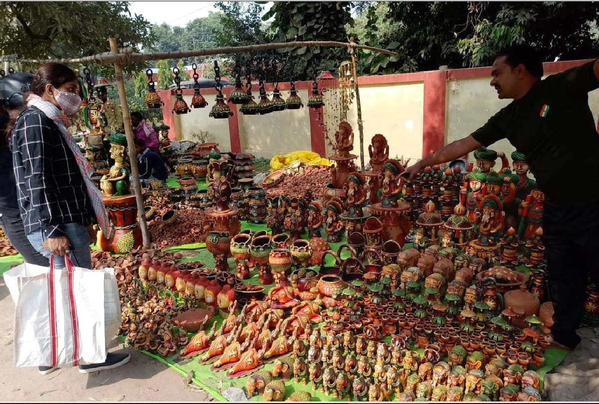 Terracotta lamps and decorations exhibition on Diwali at gorakhpur