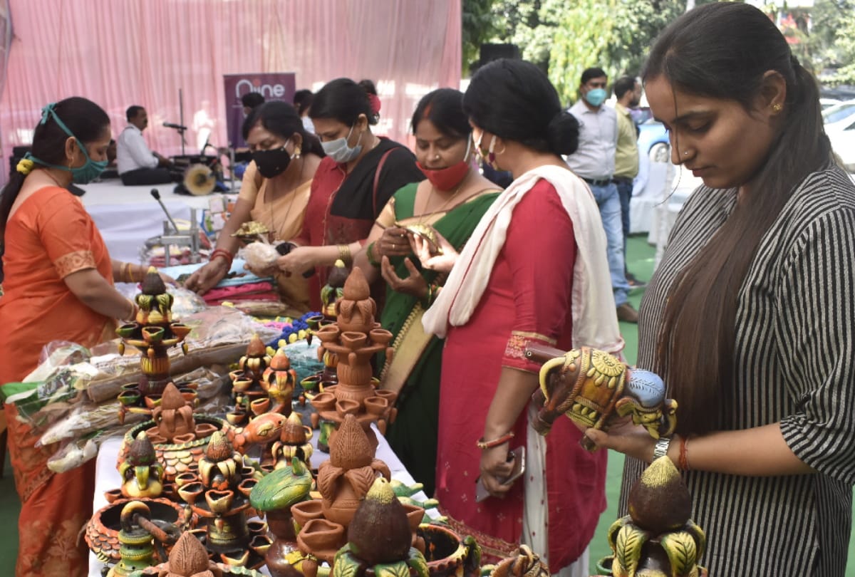 Terracotta lamps and decorations exhibition on Diwali at gorakhpur