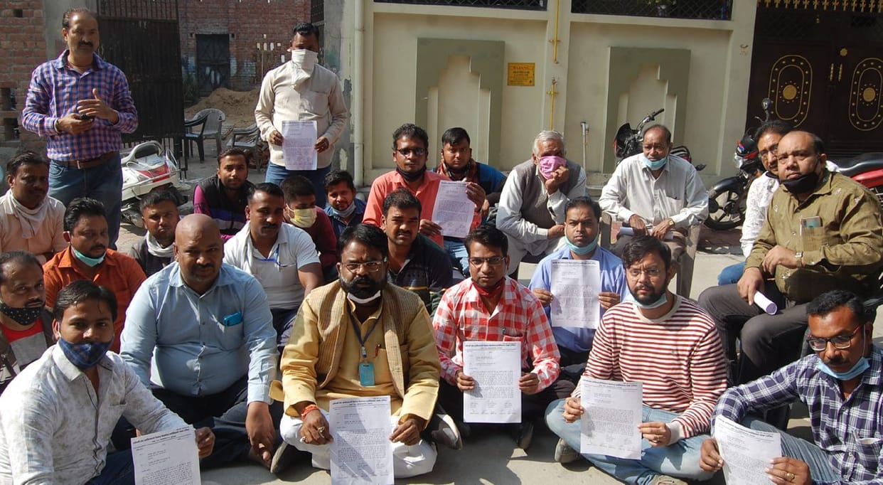 Firecrackers picket at minister's house