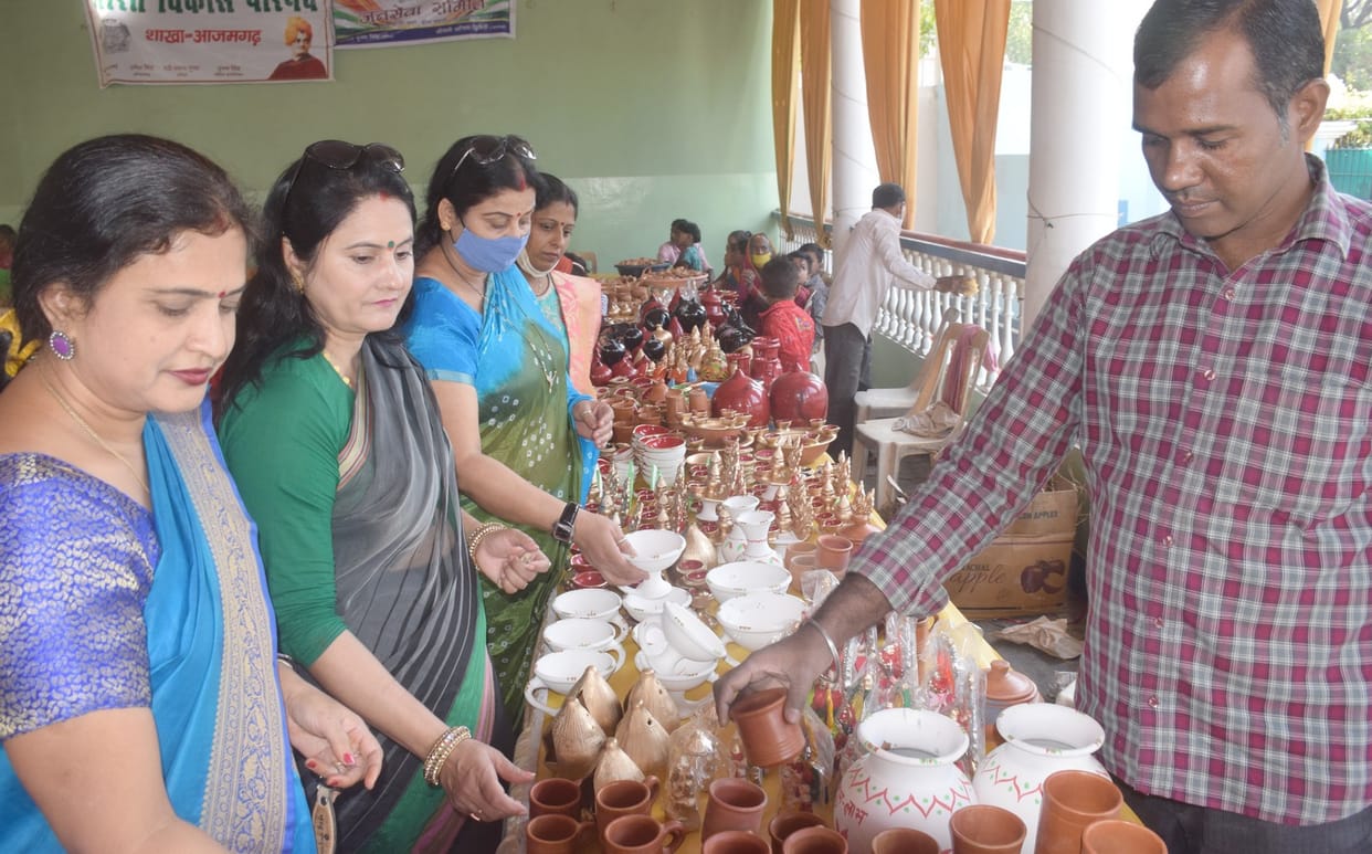 Mahila Mandal organized a Deep Mela to uplift the potters