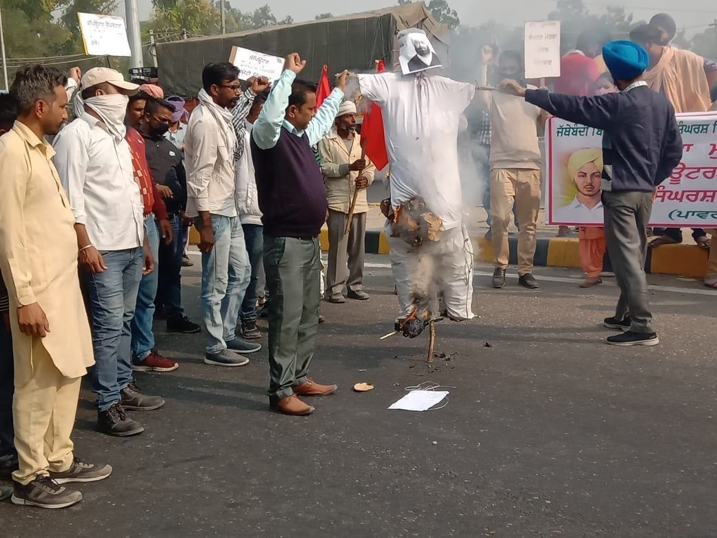 Computer operators protest against punjab government