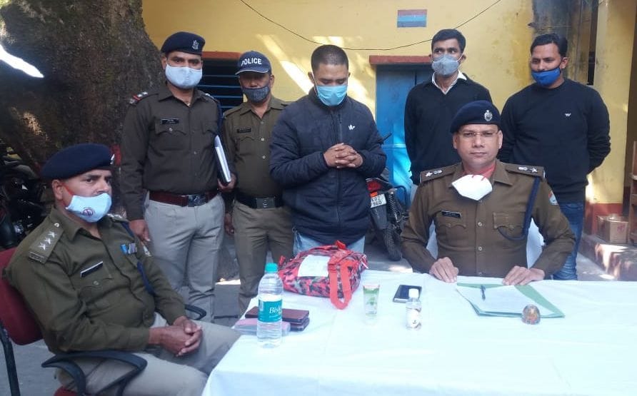 PWD's workcharge worker arrested with more than one kilogram of charas
