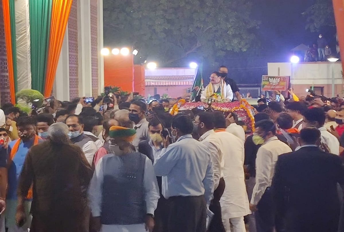 Bihar election celebration Modi Nadda's cut out in BJP office Delhi workers wearing saffron safa