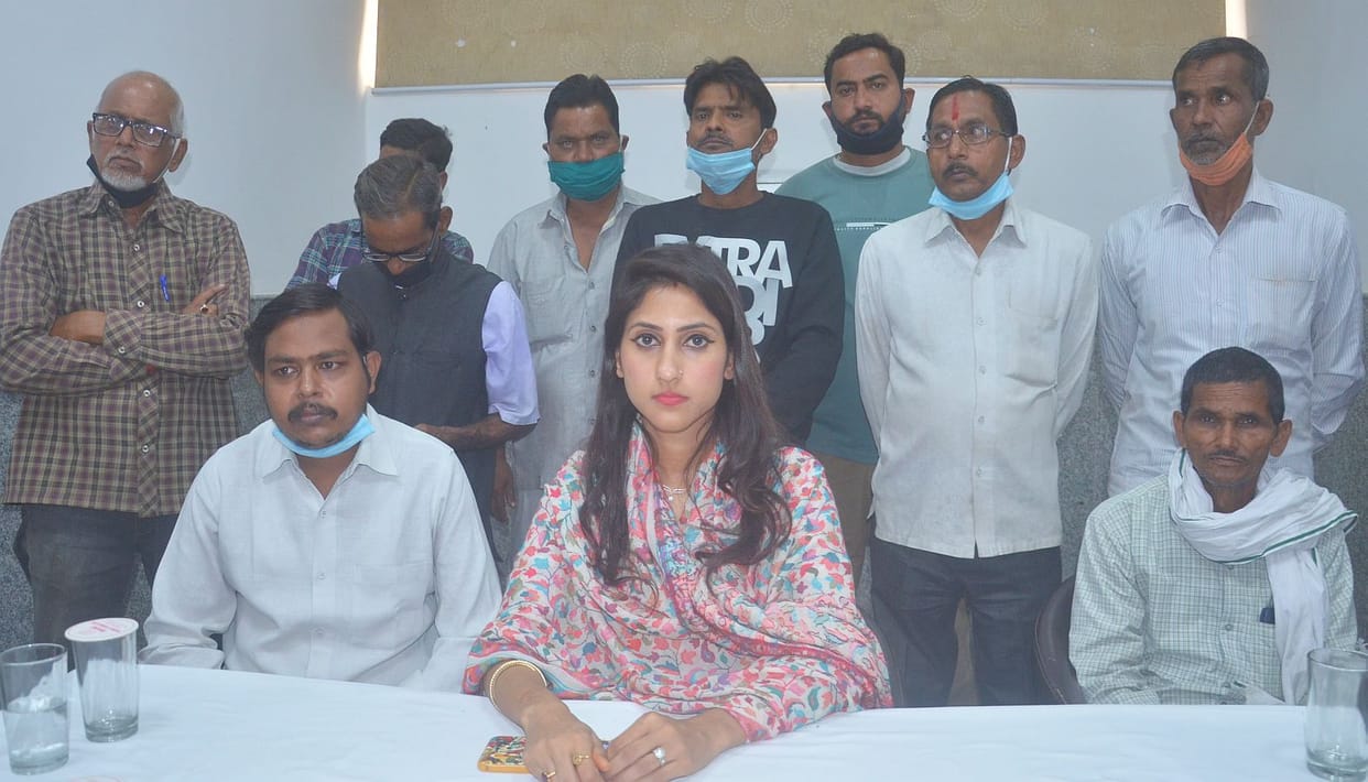 I will sit with the shopkeepers, if needed, on dharna - Aditi Singh
