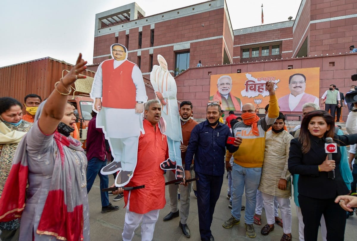 Bihar election celebration Modi Nadda's cut out in BJP office Delhi workers wearing saffron safa
