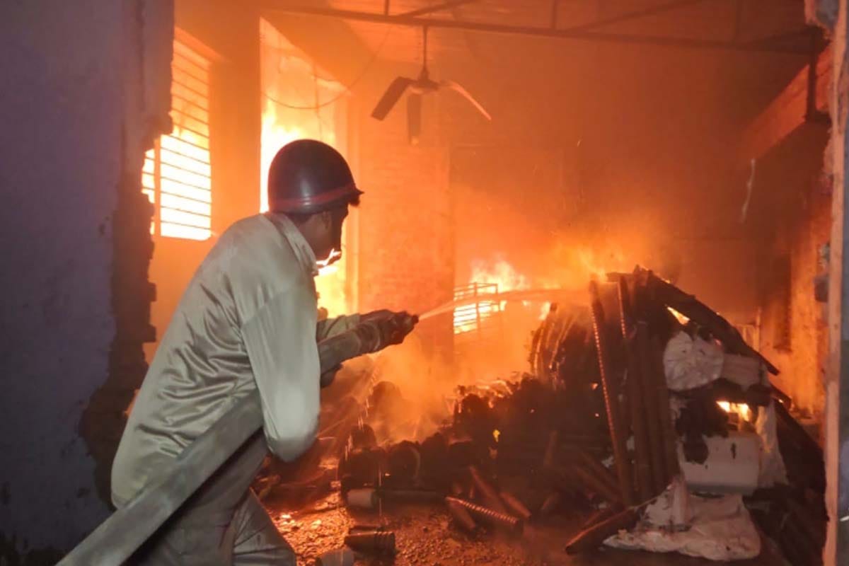 muzaffrnagar: The fire department is struggling with the lack of resources, the team has only two small vehicles