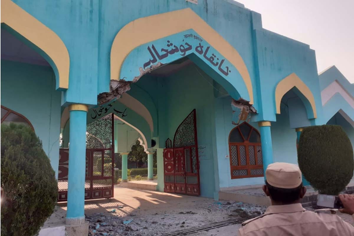Muzaffarnagar news: administration demolished the illegal religious place peer kushhal chilla