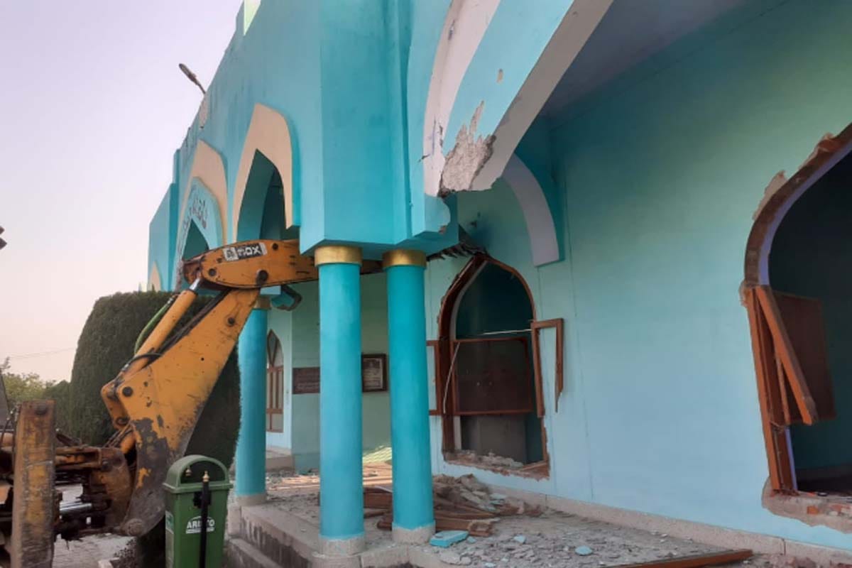 Muzaffarnagar news: administration demolished the illegal religious place peer kushhal chilla