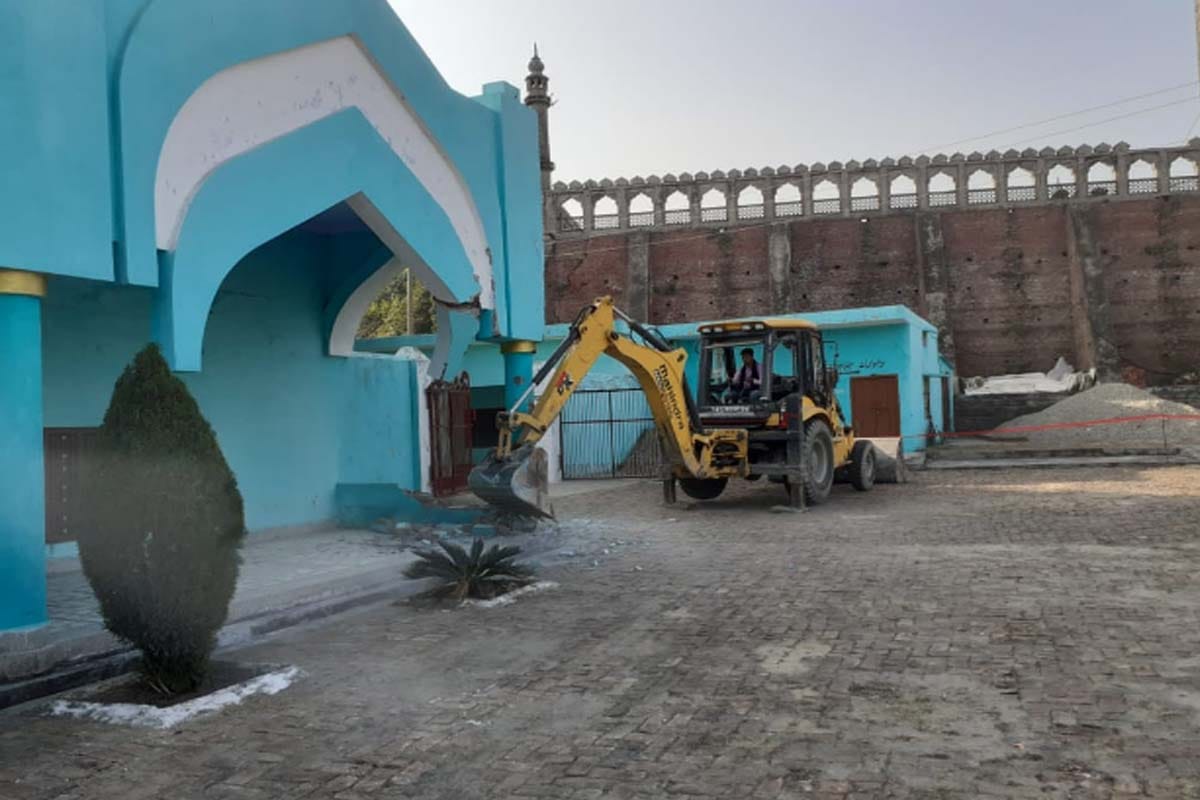 Muzaffarnagar news: administration demolished the illegal religious place peer kushhal chilla