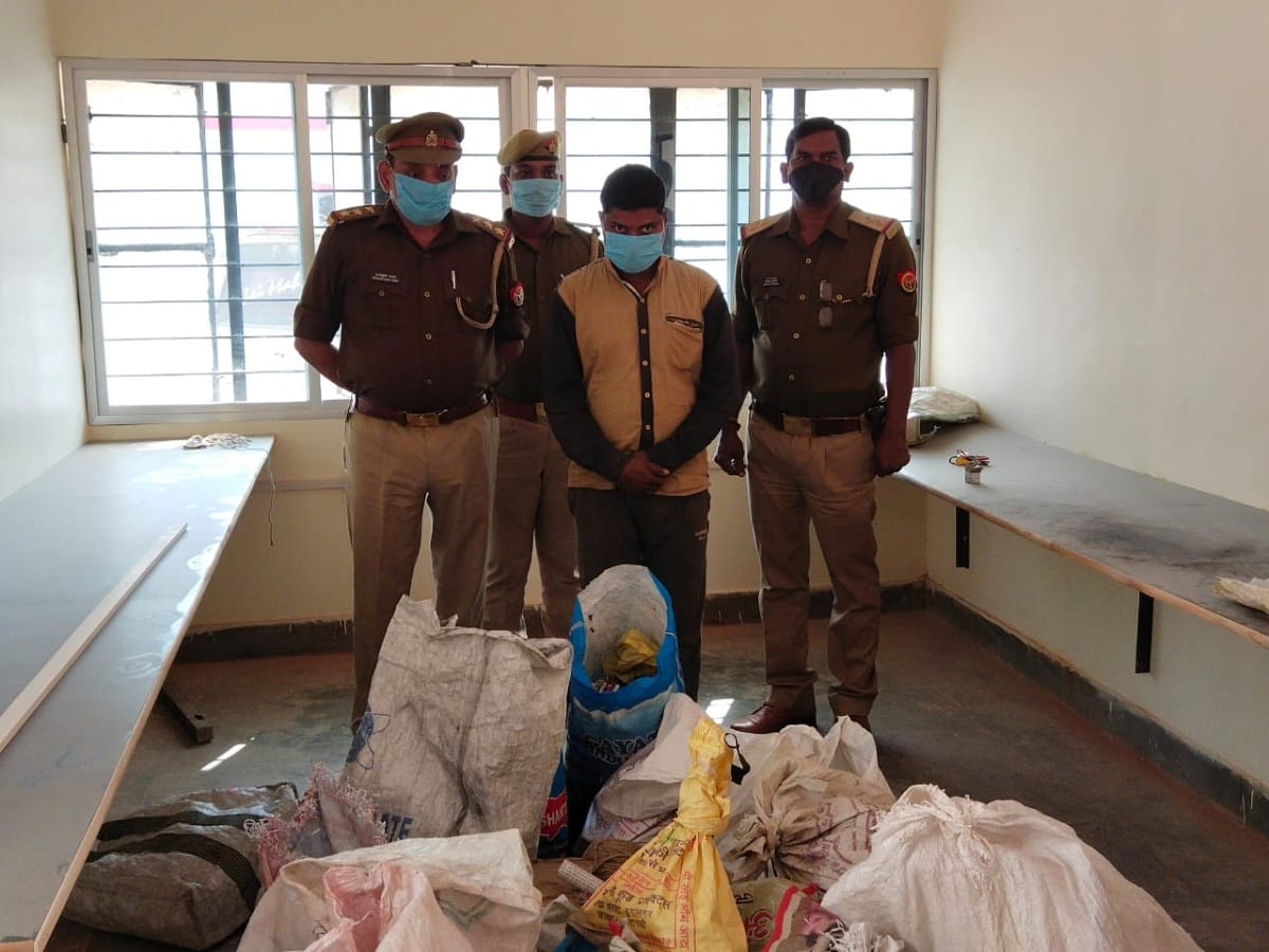 Police raids illegal cracker factory, police arrests explosive material in Varanasi