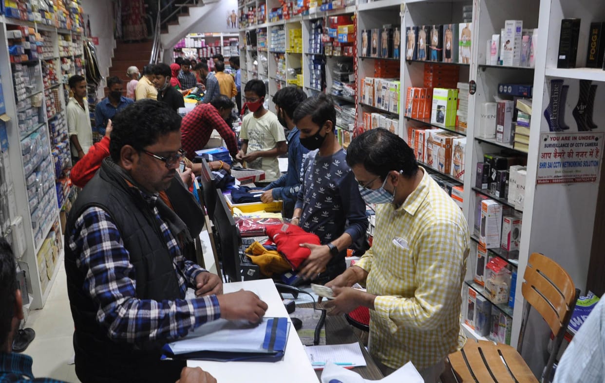 Decorating market on Dhanteras, euphoria among customers