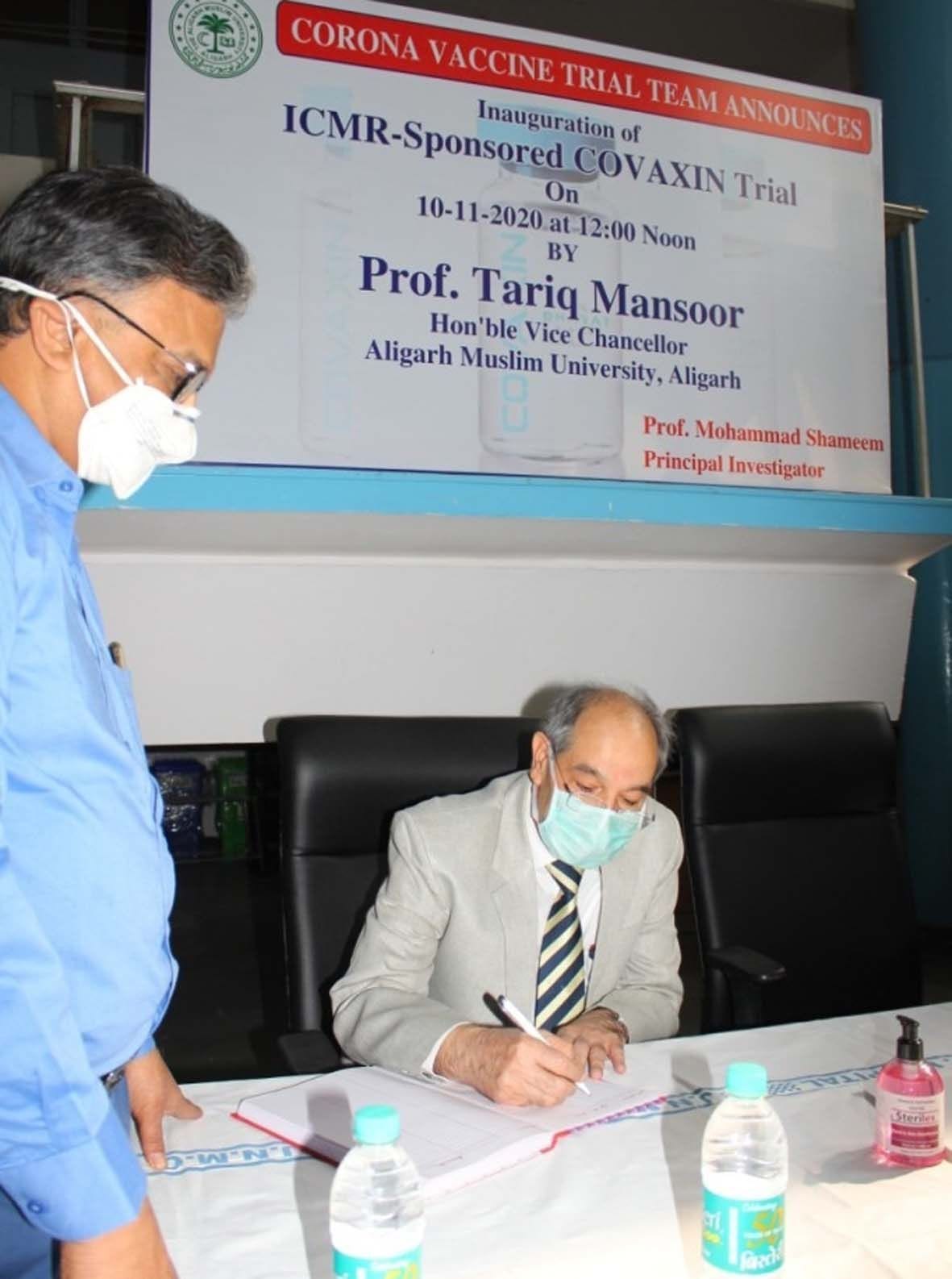AMU Vice Chancellor Became First Volunteer for Corona Vaccine Testing