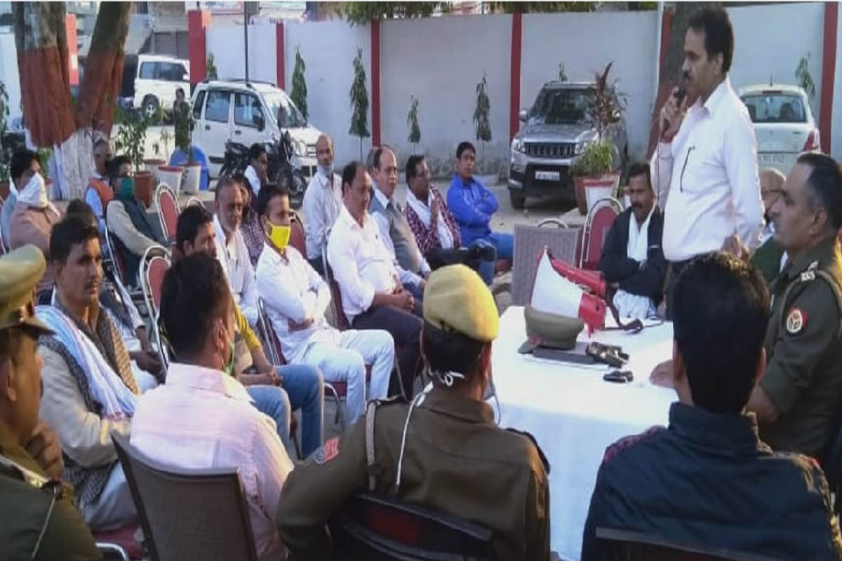 Muzaffarnagar: Crackers vendors protest at ministers home