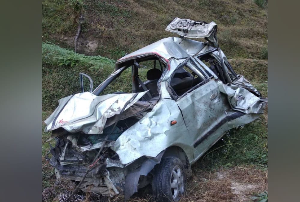 Champawat Accident News: Car fell into ditch in dhunaghat, Up two youths Killed