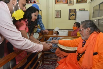 Maa Annapurna giving blessing of treasures there devotees on Dhanteras in varanasi