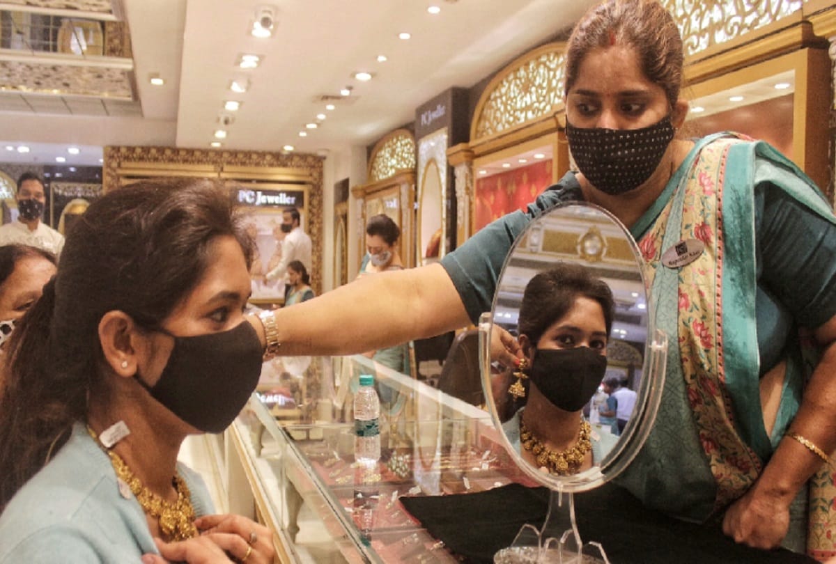 jewellery shops remained empty on the occasion of Dhanteras, customers expected on Friday