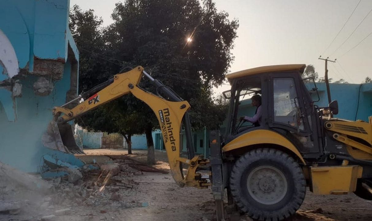 JCB of administration went on the shout of Pir Khushal