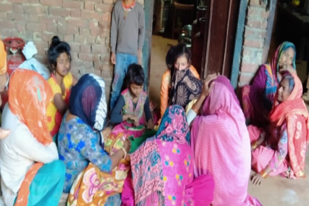 bijnor news, two kids died due to sinking in the pond, father faint after seeing the dead bodies