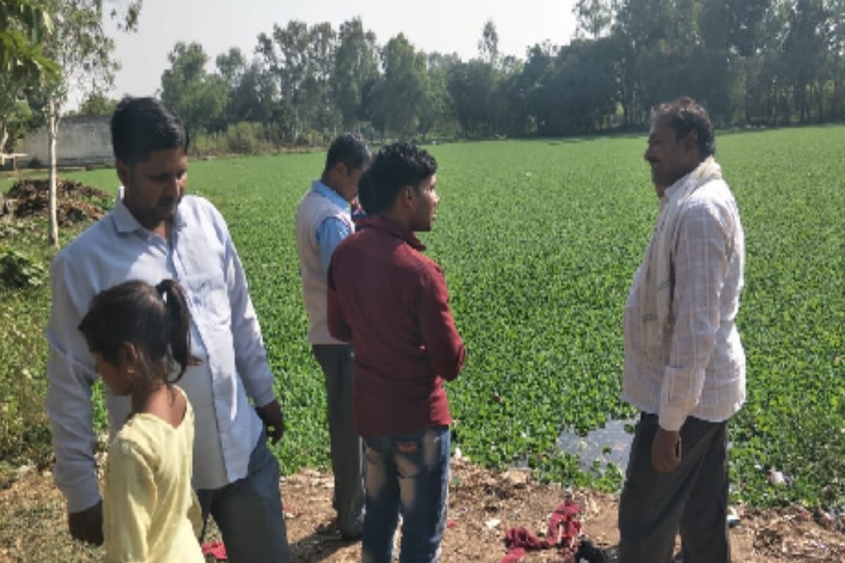bijnor news, two kids died due to sinking in the pond, father faint after seeing the dead bodies