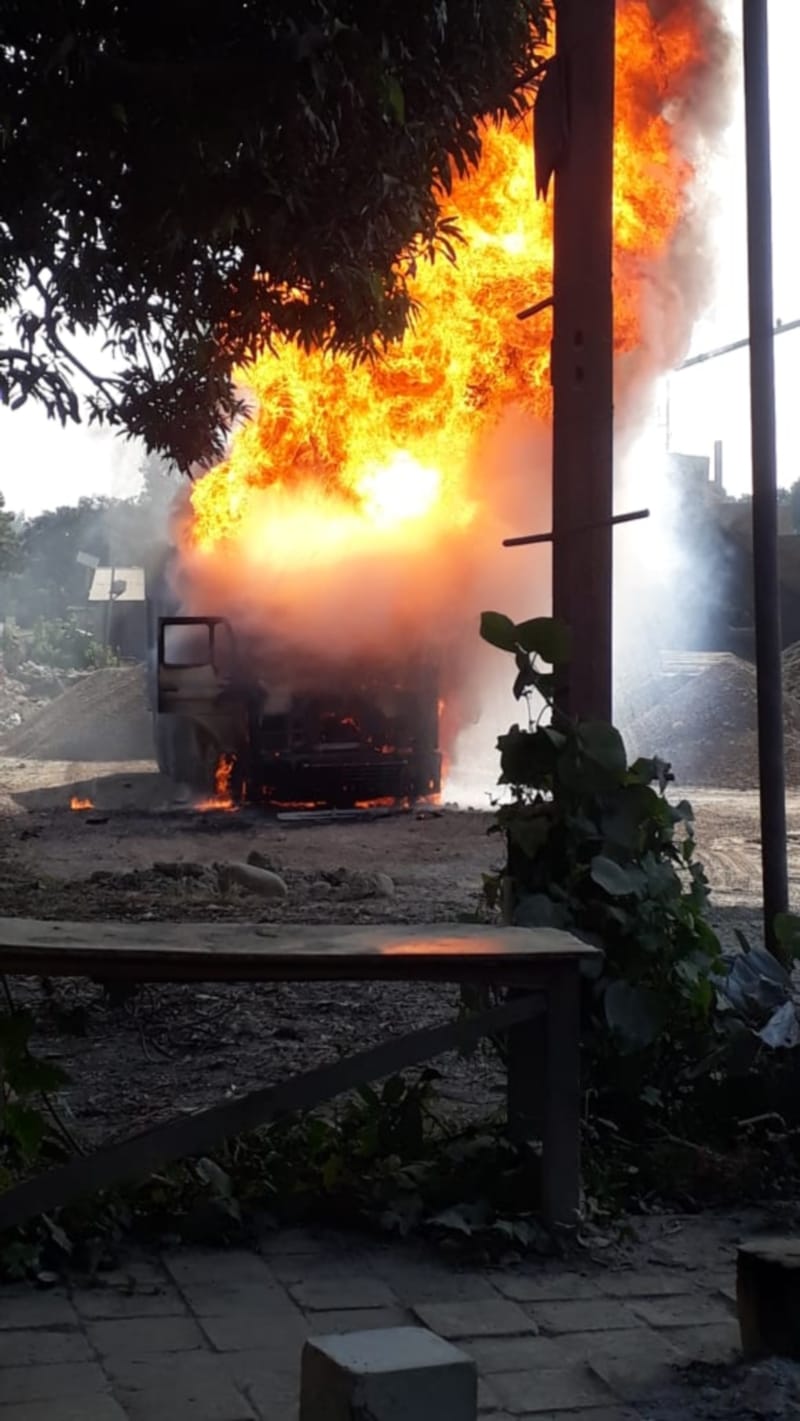 rishikesh news: Dumper caught in fire 11 thousand volt hypertension line