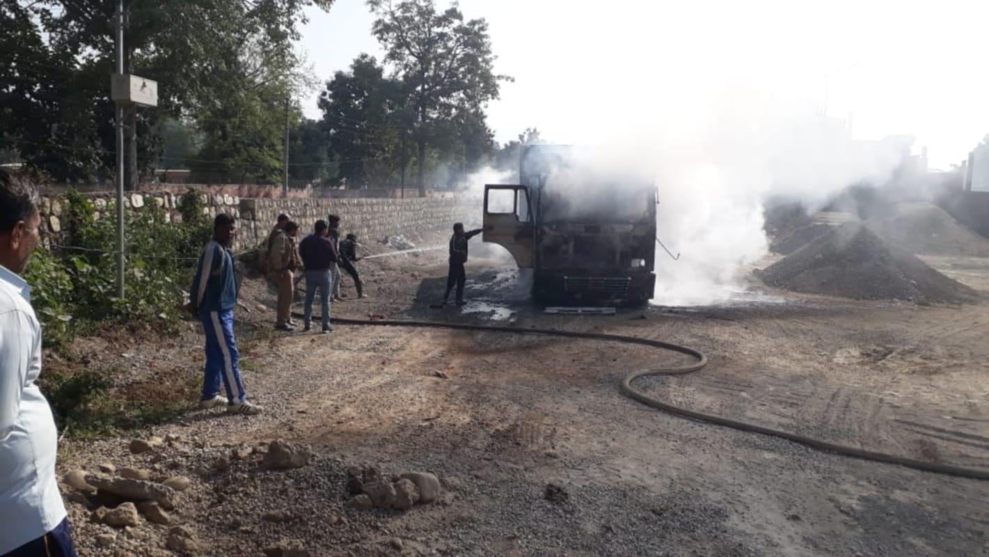 rishikesh news: Dumper caught in fire 11 thousand volt hypertension line
