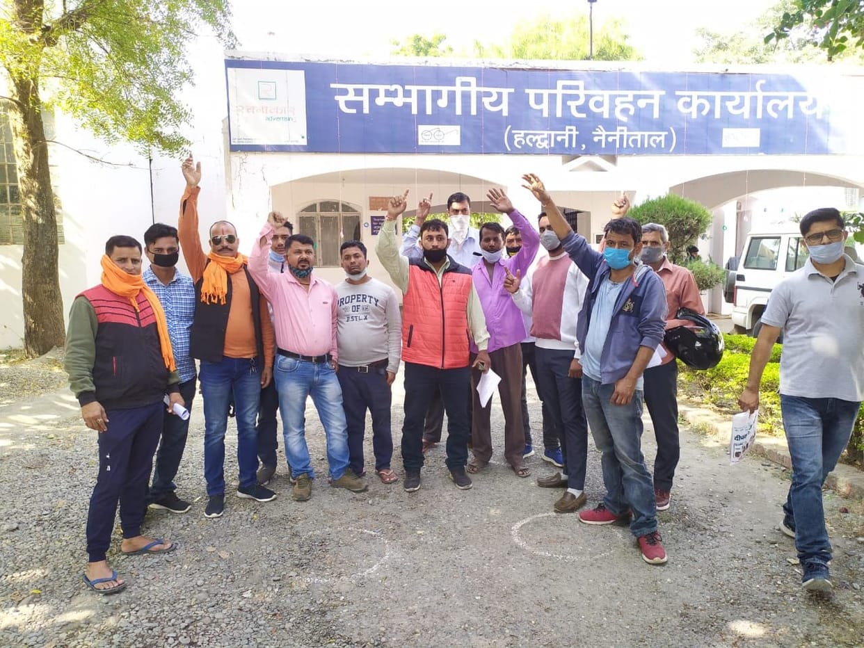 Dumper owners protest at RTO office, demand to remove problems in fitness, mining and insurance of mining vehicles
