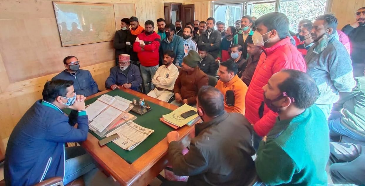 Work boycott in the morning, agreement reached in the afternoon, employees shouted slogans in the municipality