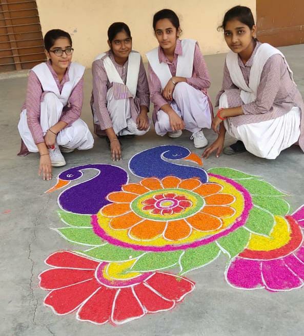 Muslim girls made Lakshmi-Ganesh Rangoli a message of harmony