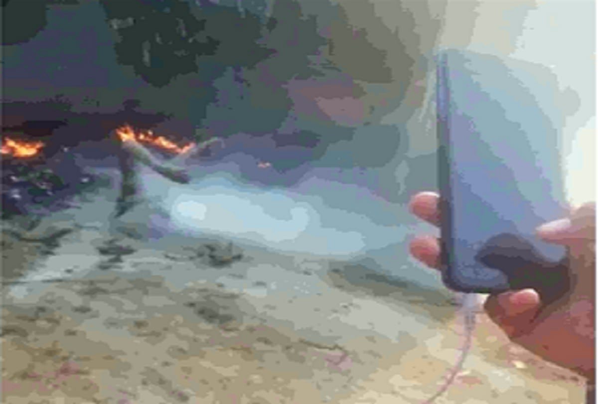 Loni Transfer Blast News: HT line breaks and falls on kiosks elderly person burnt alive