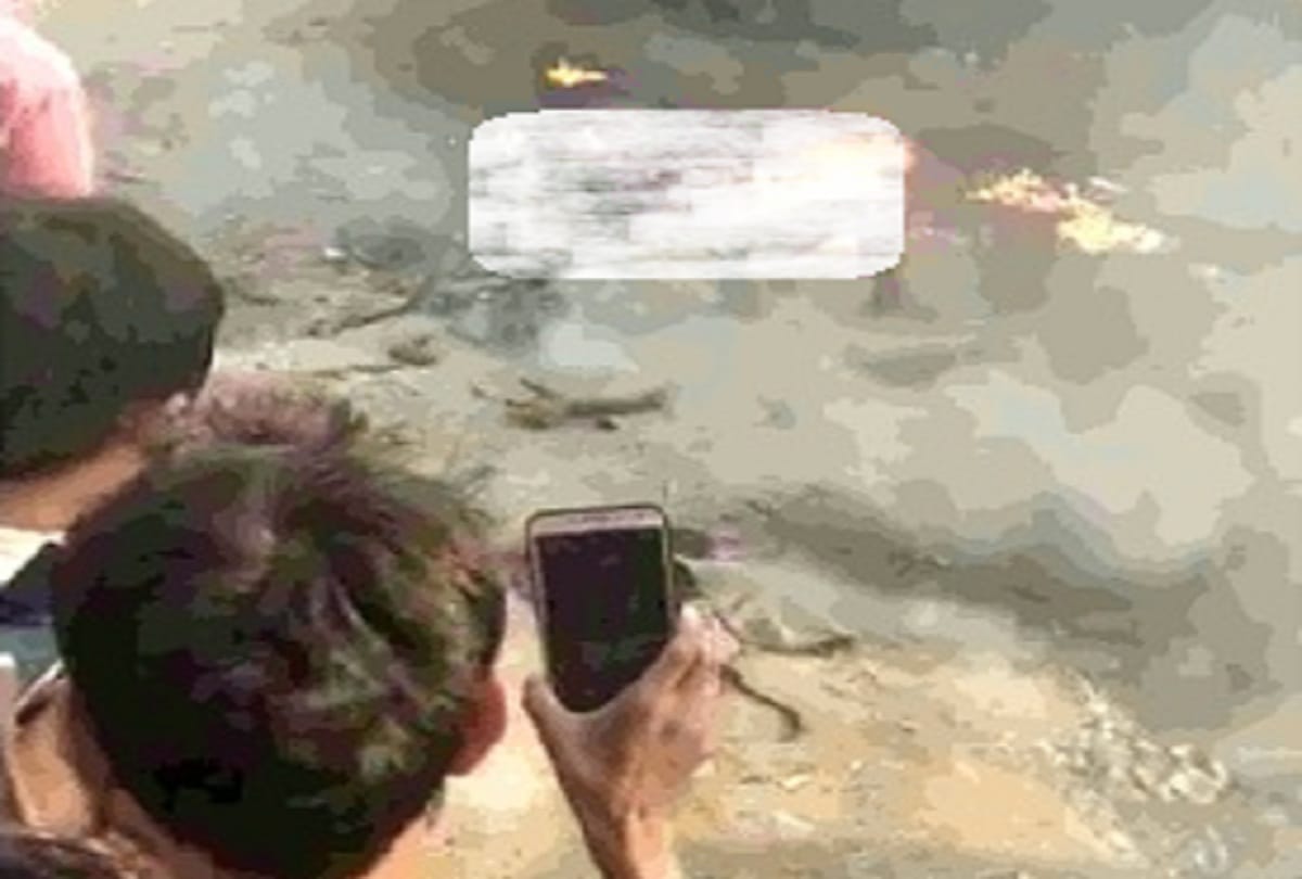 Loni Transfer Blast News: HT line breaks and falls on kiosks elderly person burnt alive