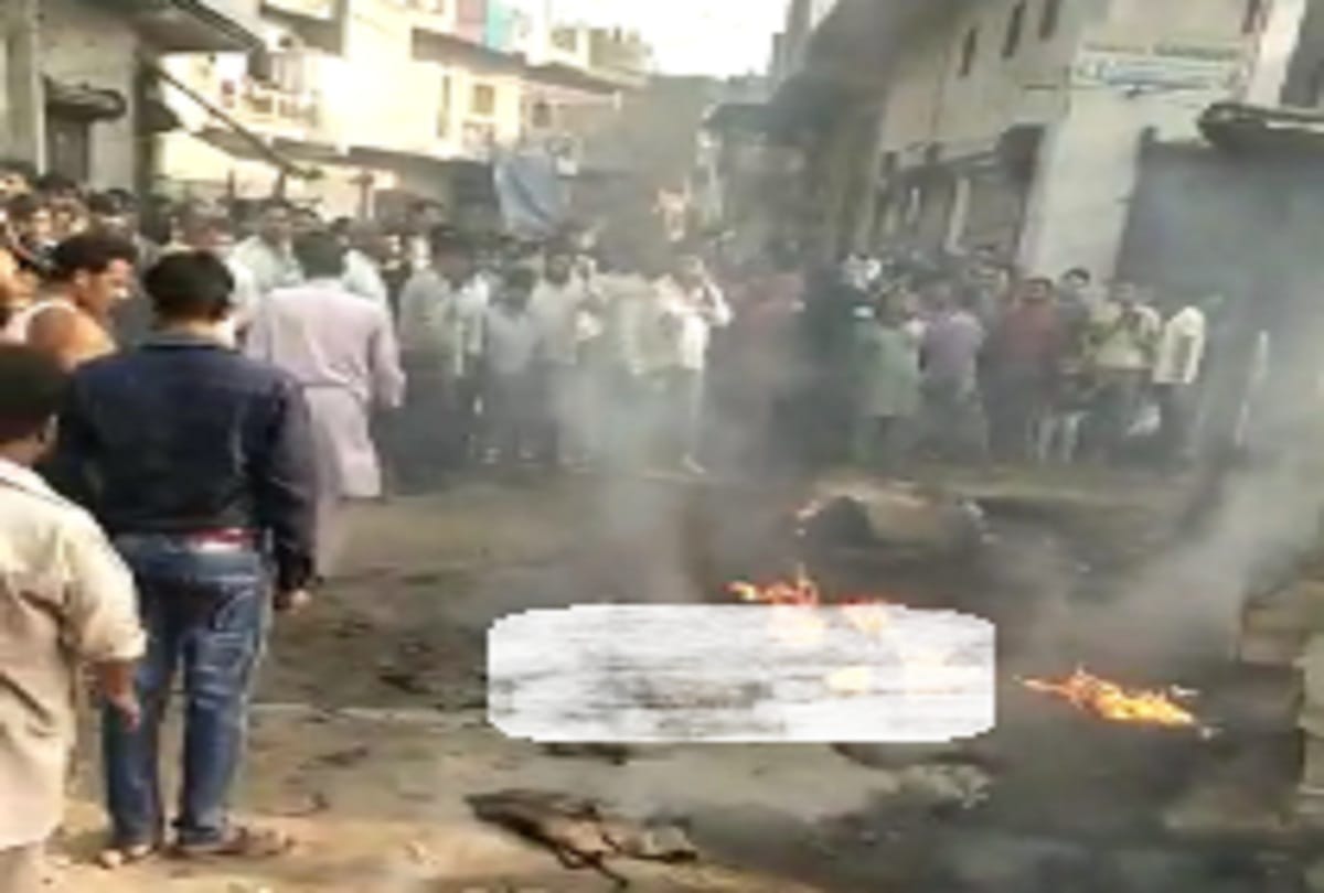 Loni Transfer Blast News: HT line breaks and falls on kiosks elderly person burnt alive