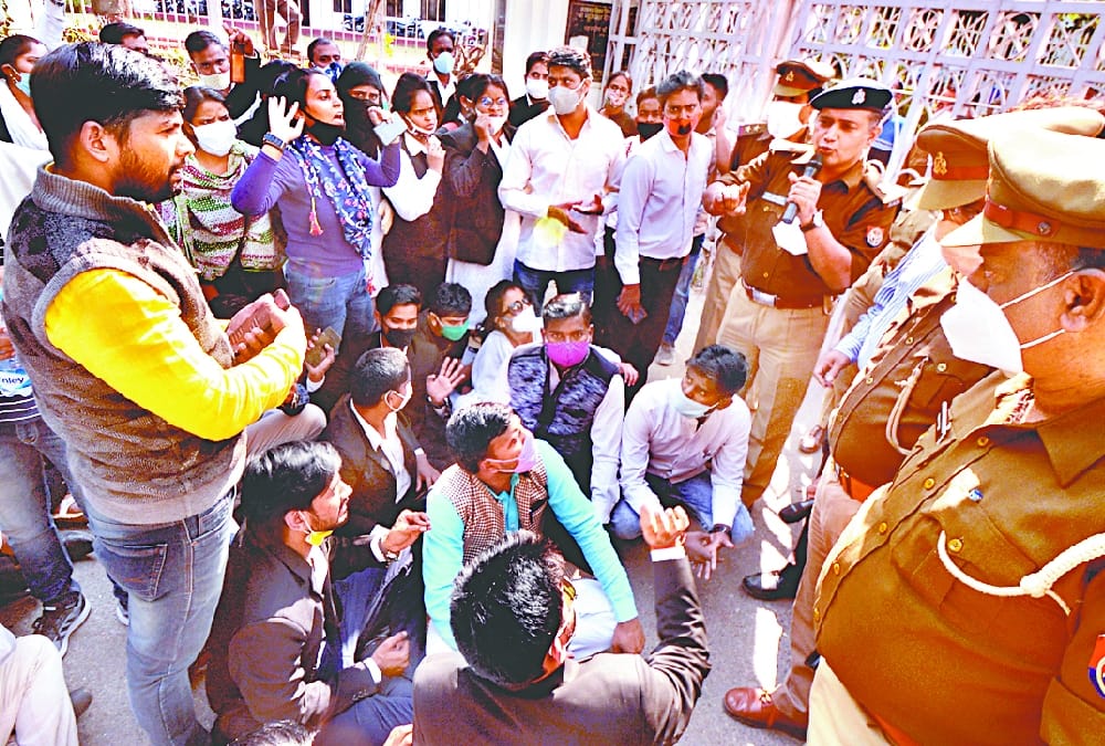 Students alleged for irregularities in LLB exam result in Lucknow University.