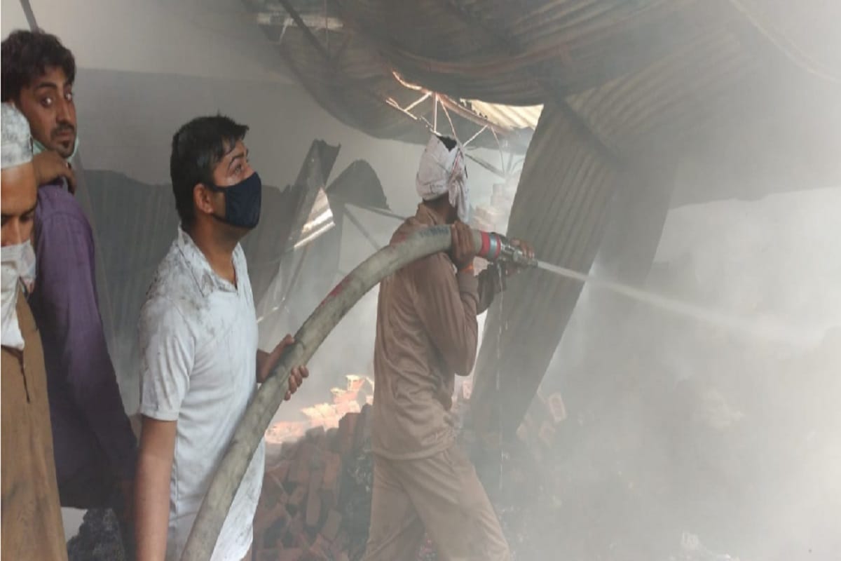 UP News: Fire in a factory and a baby child died in Meerut