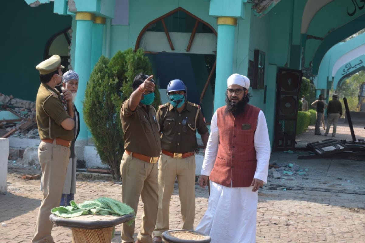 Muzaffarnagar news: administration demolished the illegal religious place peer kushhal chilla